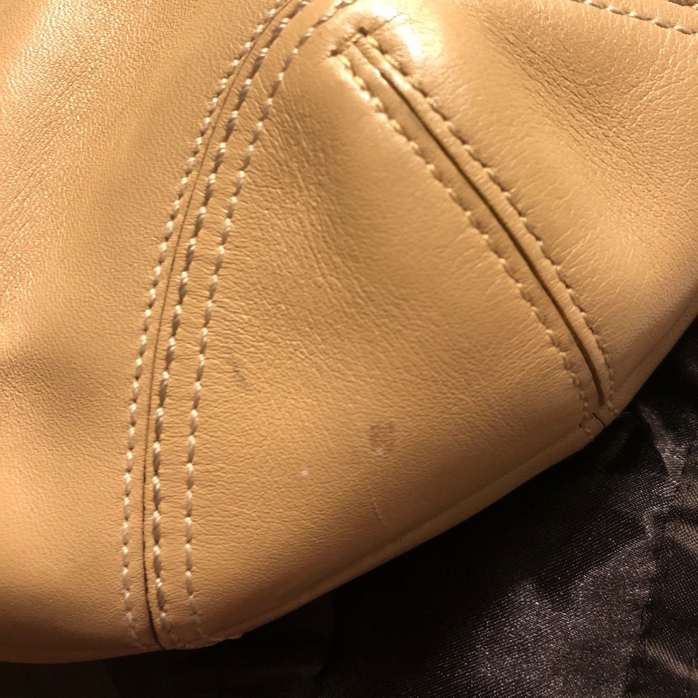 Classic soho leather tan bag w/ lavender inside - Picture 5 of 8